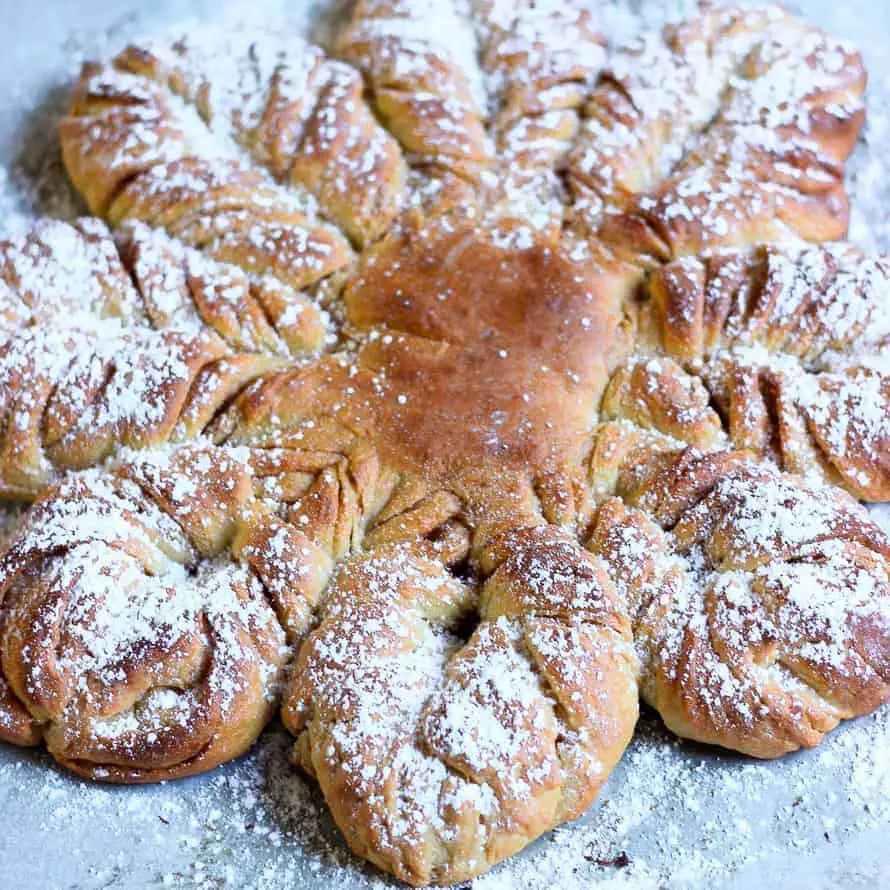 Brioche étoile de Noël - Elle Mijote Quelque Chose