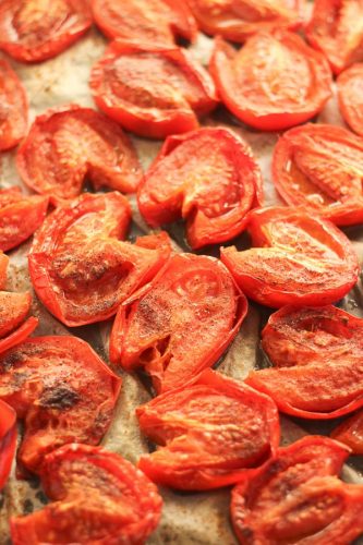 Soupe de tomates rôties au basilic 4 Tomates rôties au four