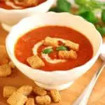 Recette de soupe de tomates rôties au basilic