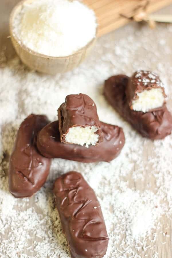 Recette des bounty maison avec noix de coco râpée