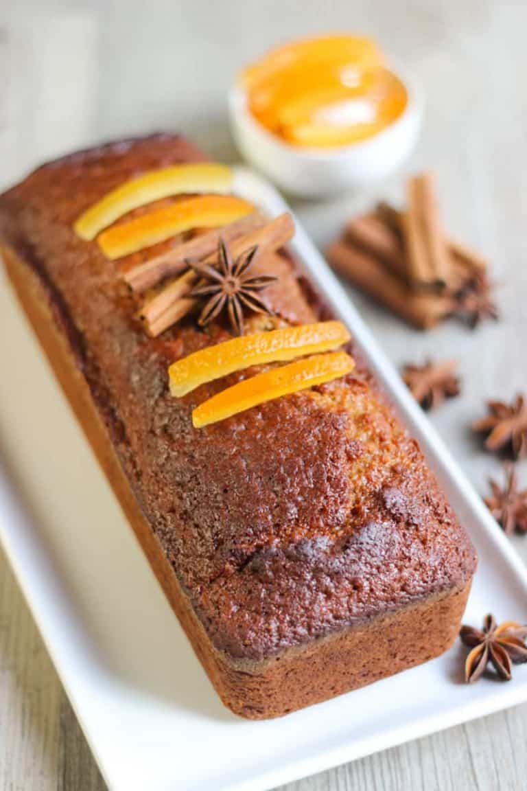 Pain d'épices moelleux, écorces d'orange et cannelle