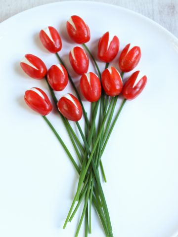 Tulipes de tomates cerises au fromage frais