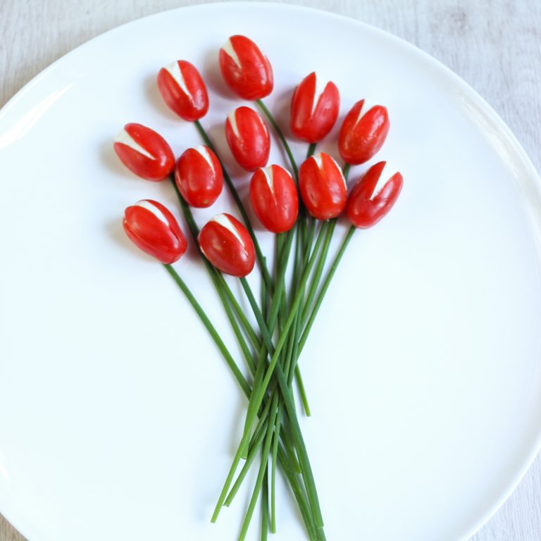 Tulipes de tomates cerises au fromage frais