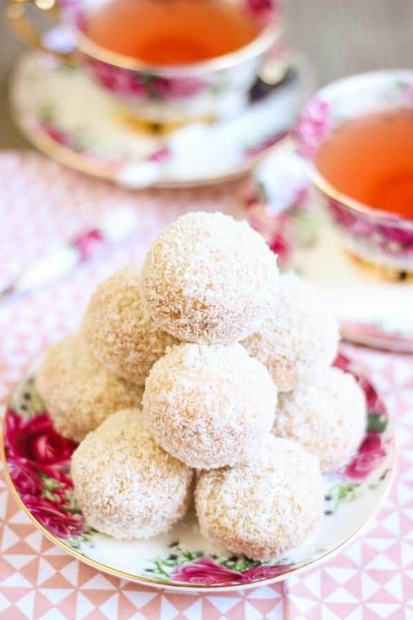 Boules de coco à la confiture d'abricot