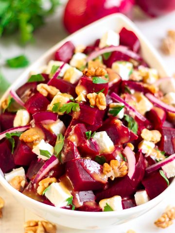 Salade de betteraves, feta et noix.